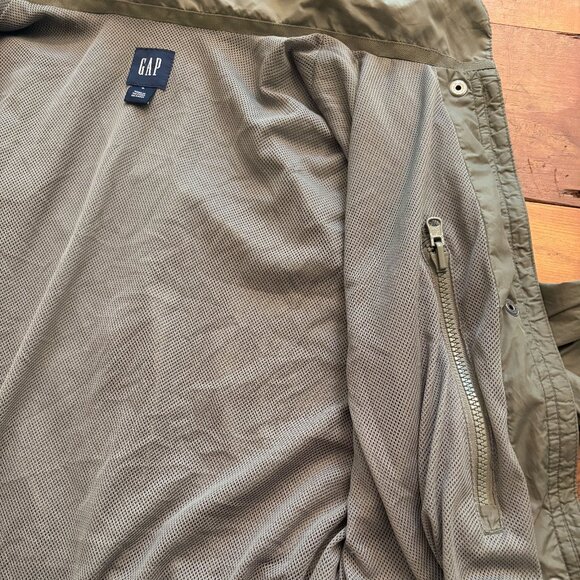 WOMENS GAP LIGHTWEIGHT, PACKABLE UTILITY STYLE WINDBREAKER JACKET W/ HOOD SIZE L - Picture 4 of 8